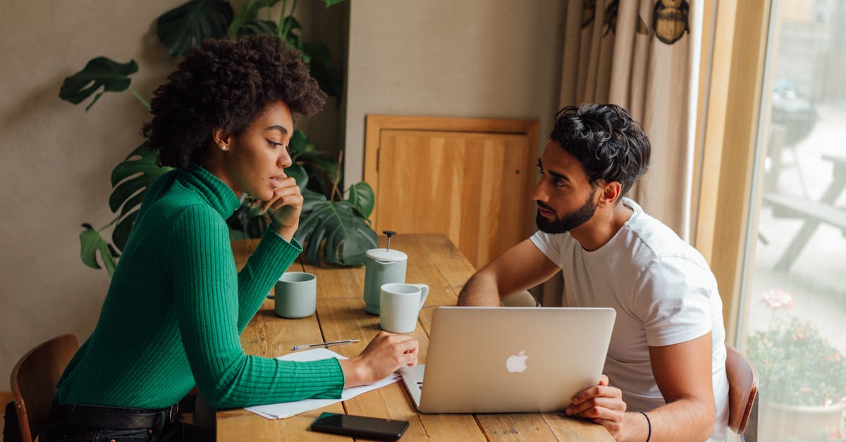 découvrez les clés d'une communication efficace : améliorez vos échanges, renforcez vos relations et atteignez vos objectifs professionnels grâce à des stratégies adaptées.