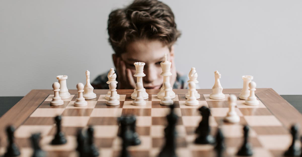 découvrez les clés d'une analyse concurrentielle efficace : identifiez vos concurrents, évaluez leurs forces et faiblesses, et positionnez votre entreprise pour gagner en compétitivité sur le marché.