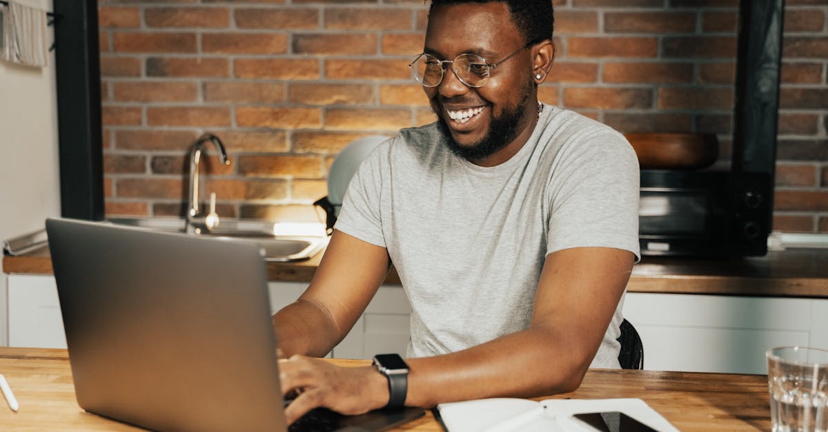 découvrez les avantages du télétravail : flexibilité, équilibre entre vie professionnelle et personnelle, et gain de temps. optimisez votre productivité tout en travaillant depuis chez vous grâce à des conseils pratiques et des outils adaptés.