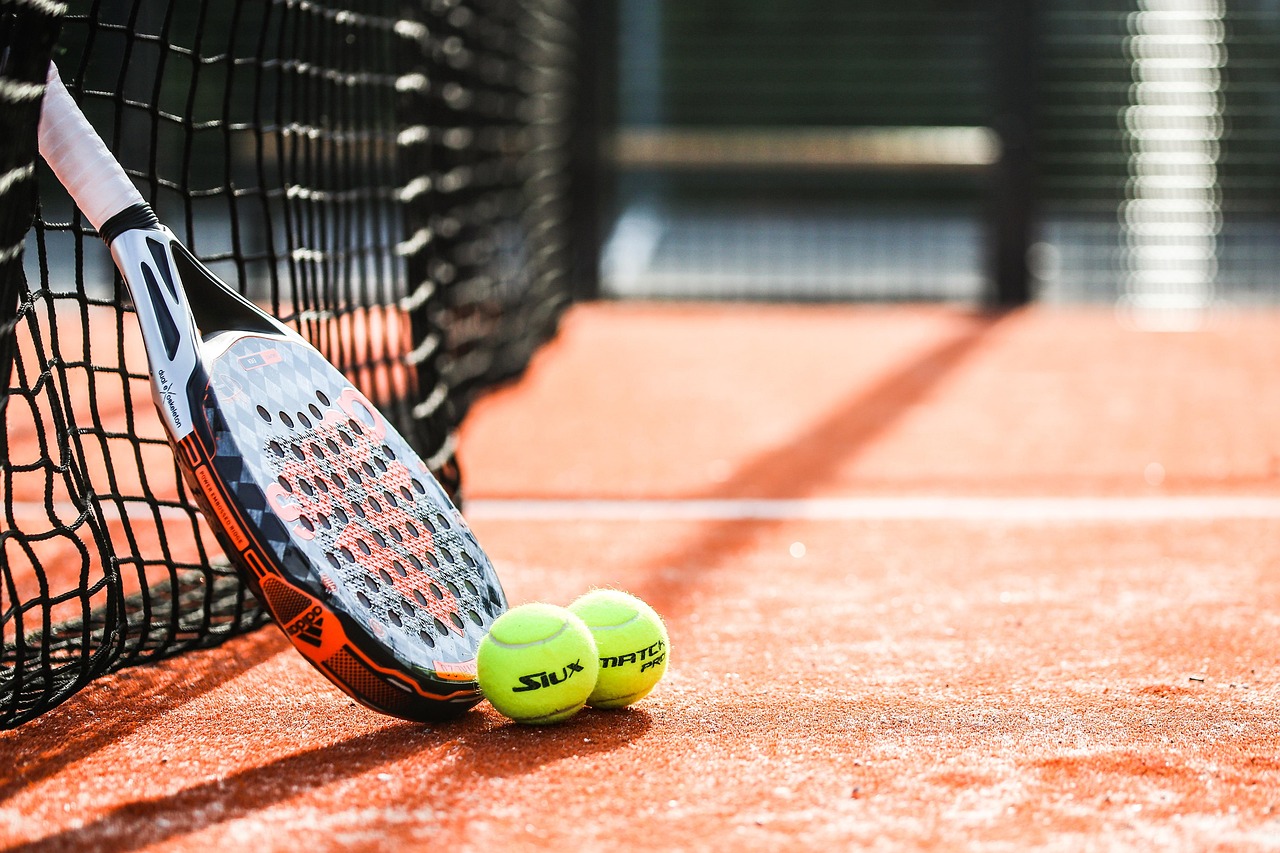 Le padel : l’ultime terrain de jeu des professionnels et réseaux d’affaires